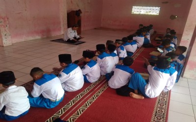 Kegiatan program Unggulan Hafalan One Day One Ayat